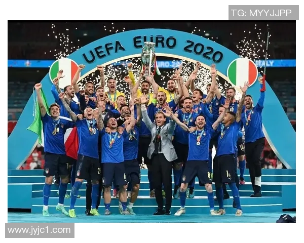 欧冠荣耀尽显帕尼尼球星足球卡珍藏版魅力与历史价值