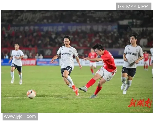 足球巨星手持相机定格赛场内外最真实动人瞬间 足球巨星手持相机定格赛场内外最真实动人瞬间